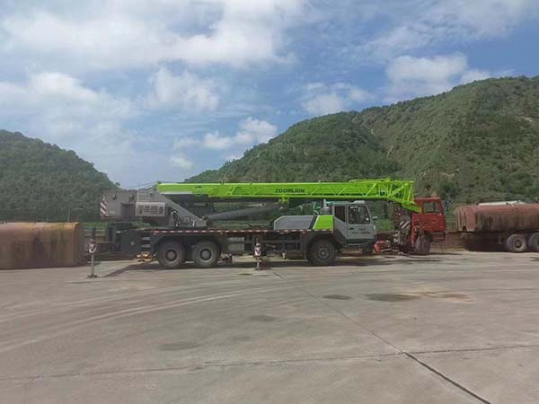 Zoomlion  truck crane STC350H